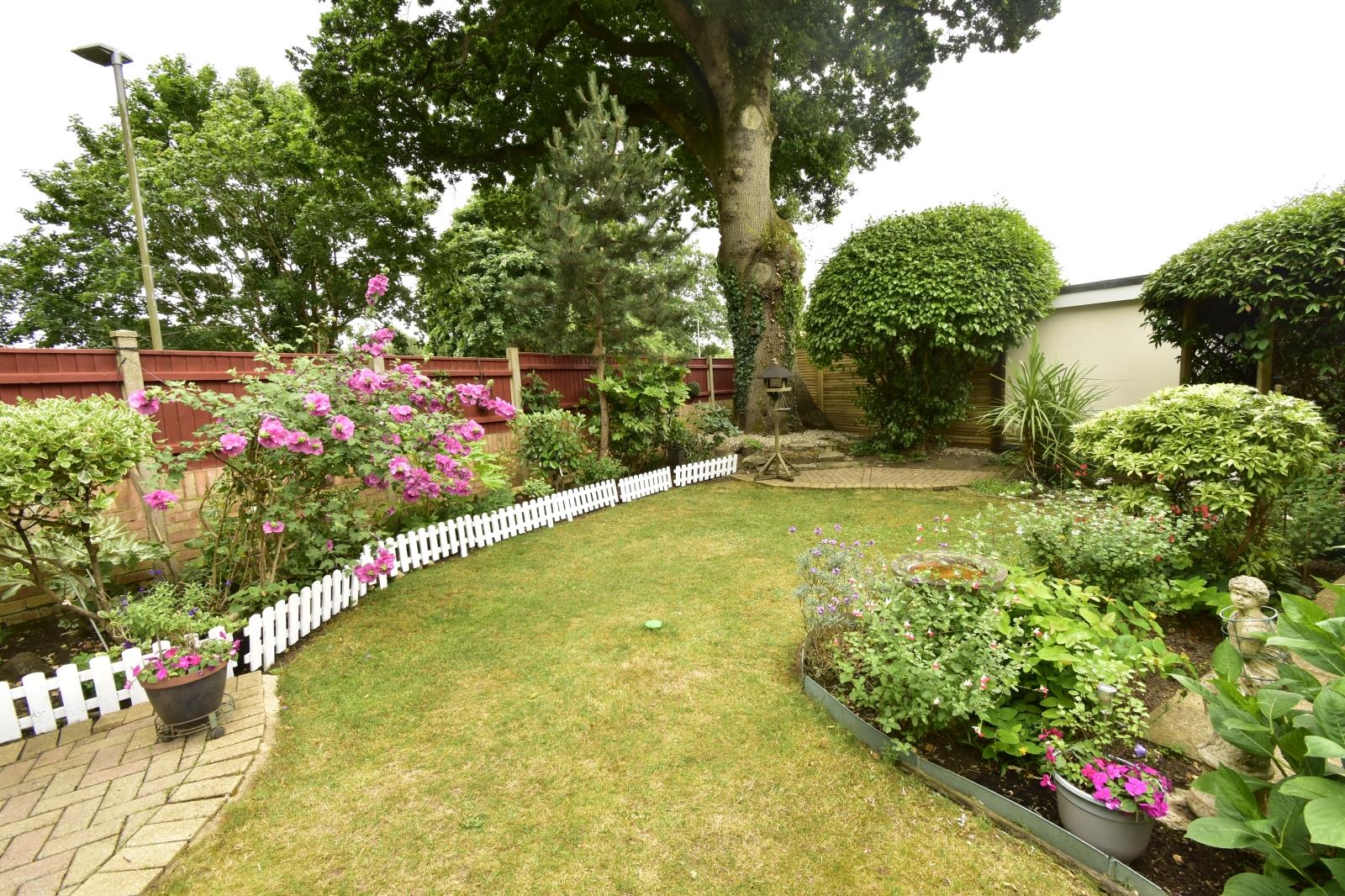 A REAR GARDEN 1.JPG